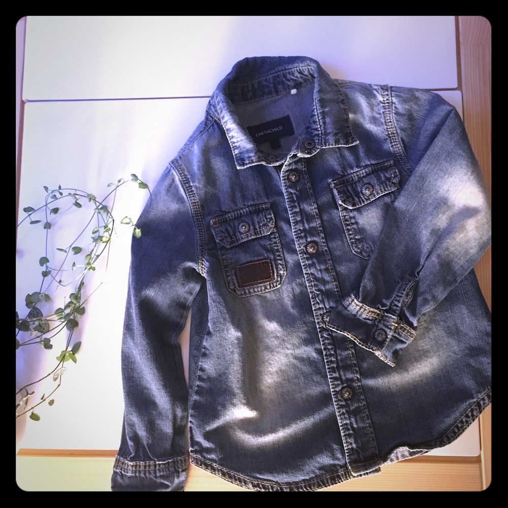 Gorgeous denim shirt. 2T